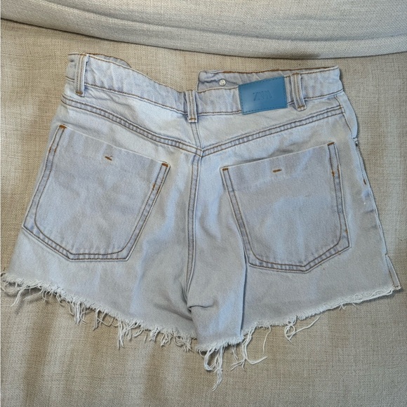 Zara light wash denim shorts - Picture 4 of 4
